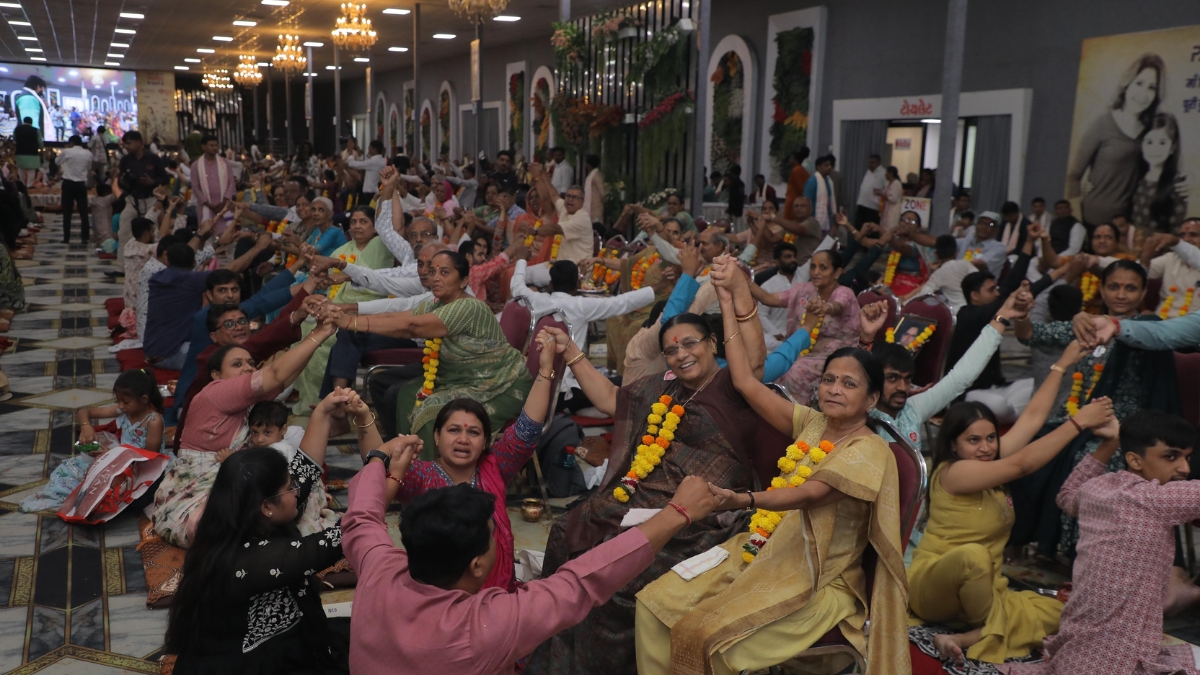 300 Entrepreneurs Attend “Vandan Utsav” to Honor Parents, Organized by Progress Alliance in Surat