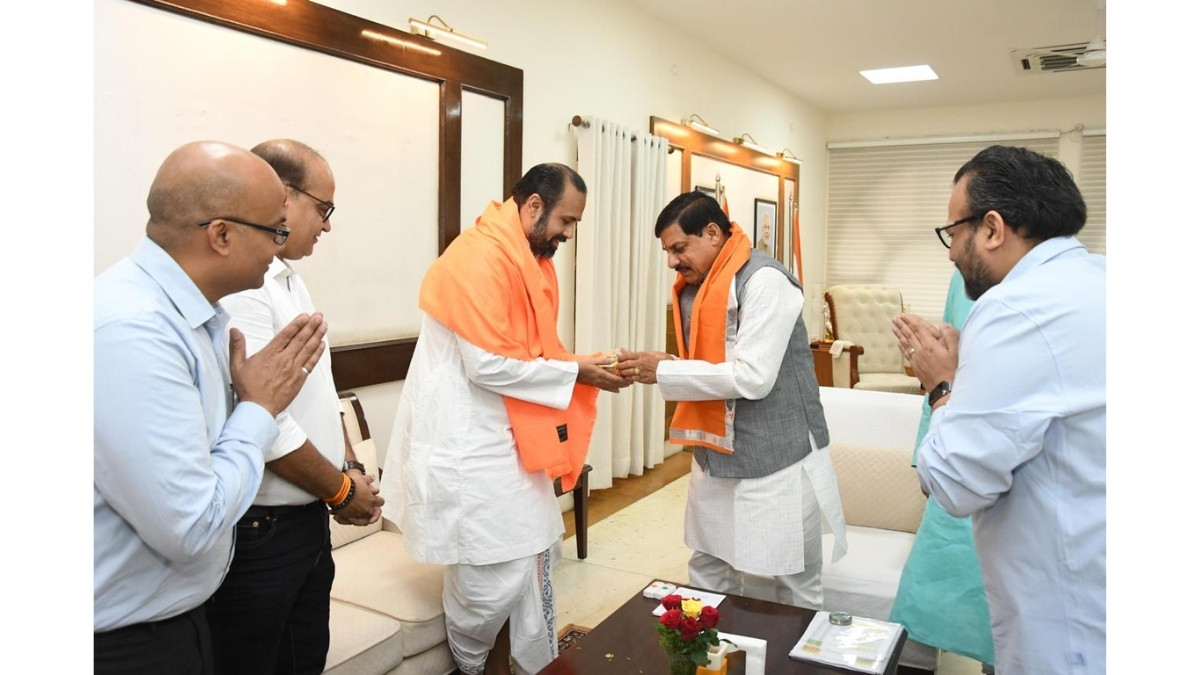 Chi. Goswami Vishal Bawasaaheb Visited Madhya Pradesh Chief Minister Dr. Mohan Yadav, his residence in Bhopal