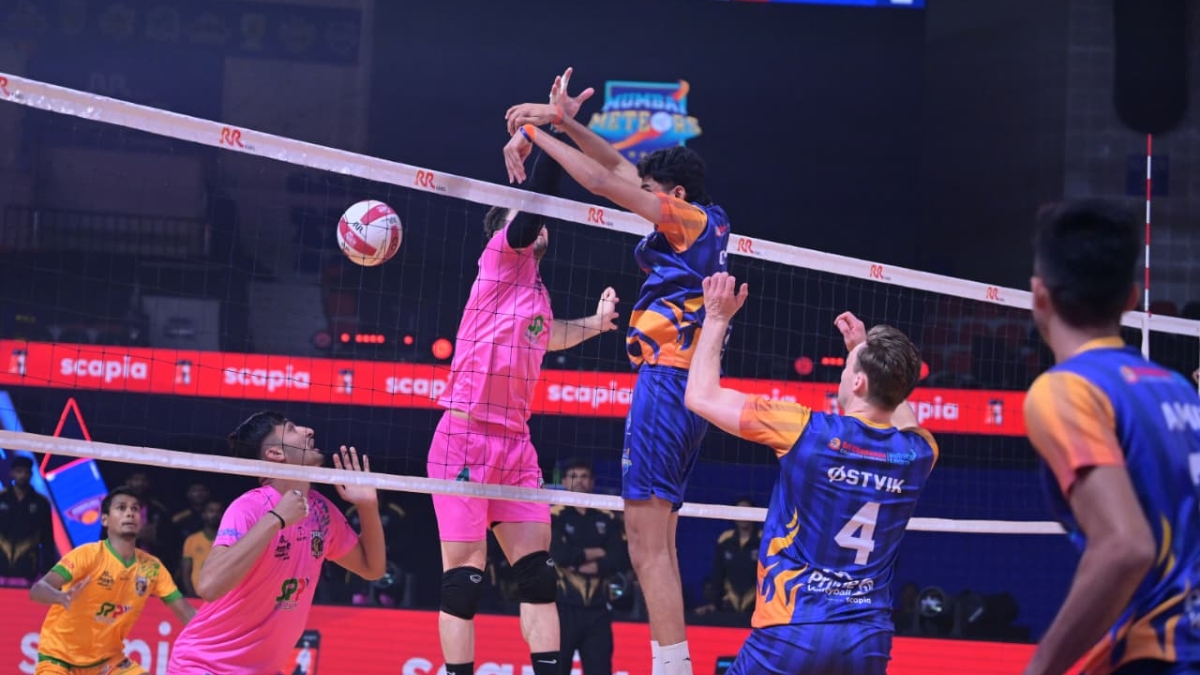 PVL 2025 Season 4 (Match 32): Mumbai Meteors charge into Semi-Finals with thrilling 3–1 victory over Chennai Blitz